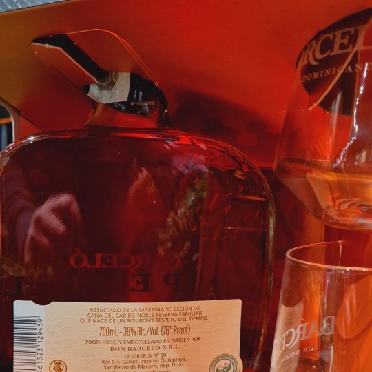 Ron Barceló Imperial da 70cl con due bicchieri
