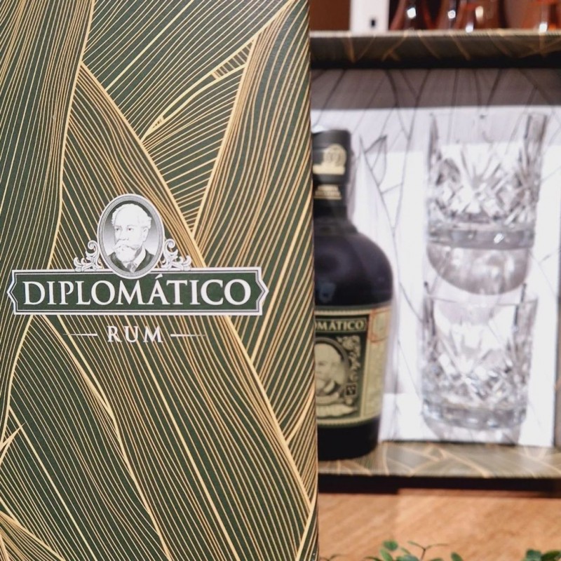 Diplomatico Reserva Exclusiva Rum 70cl con bicchieri