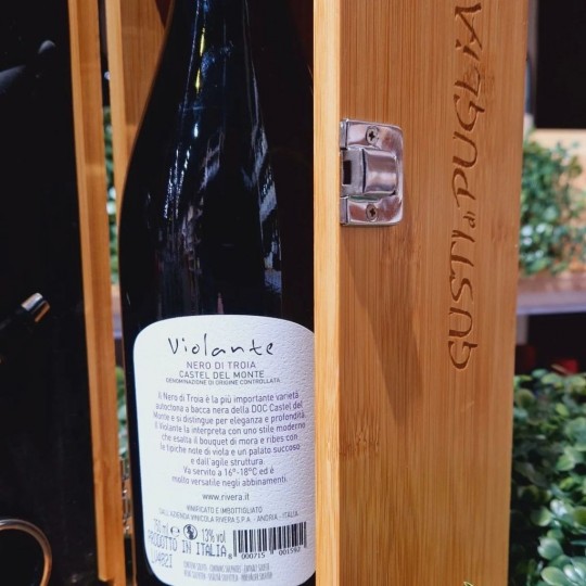 Violante Nero di Troia Castel del Monte Puglia D.O.C. 75 cl Rivera Violante Nero di Troia Castel del Monte Puglia D.O.C. 75 cl Rivera