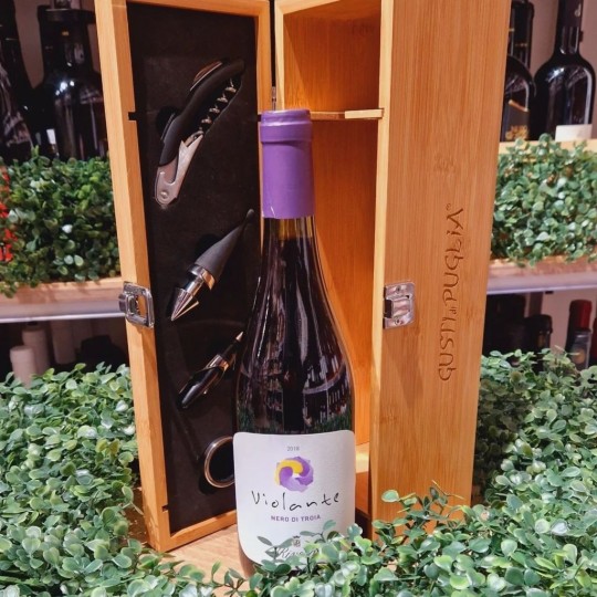 Violante Nero di Troia Castel del Monte Puglia D.O.C. 75 cl Rivera Violante Nero di Troia Castel del Monte Puglia D.O.C. 75 cl Rivera