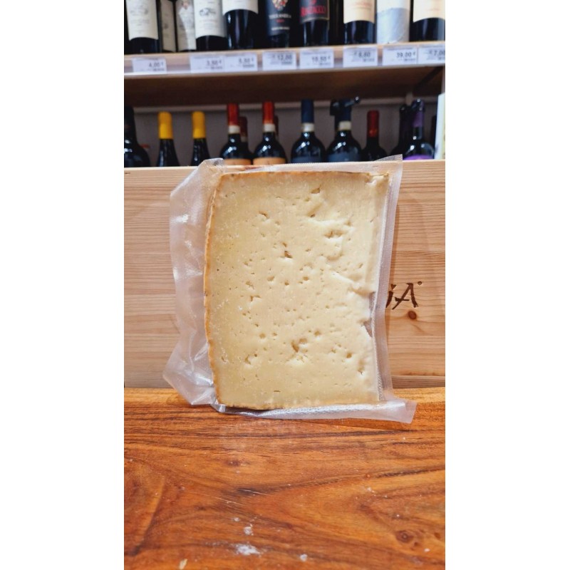 FORMAGGI STAGIONATI Pecorino Stagionato Coratino